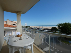 Appartement 3 chambres avec grand balcon et garage proche du casino - FR-1-323-260